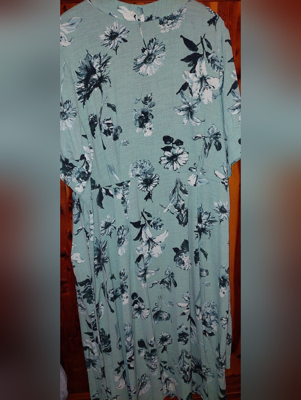 Beautiful Brand Nwt Floral Wrap Midi Dress in Aqua - Picture 3 of 4